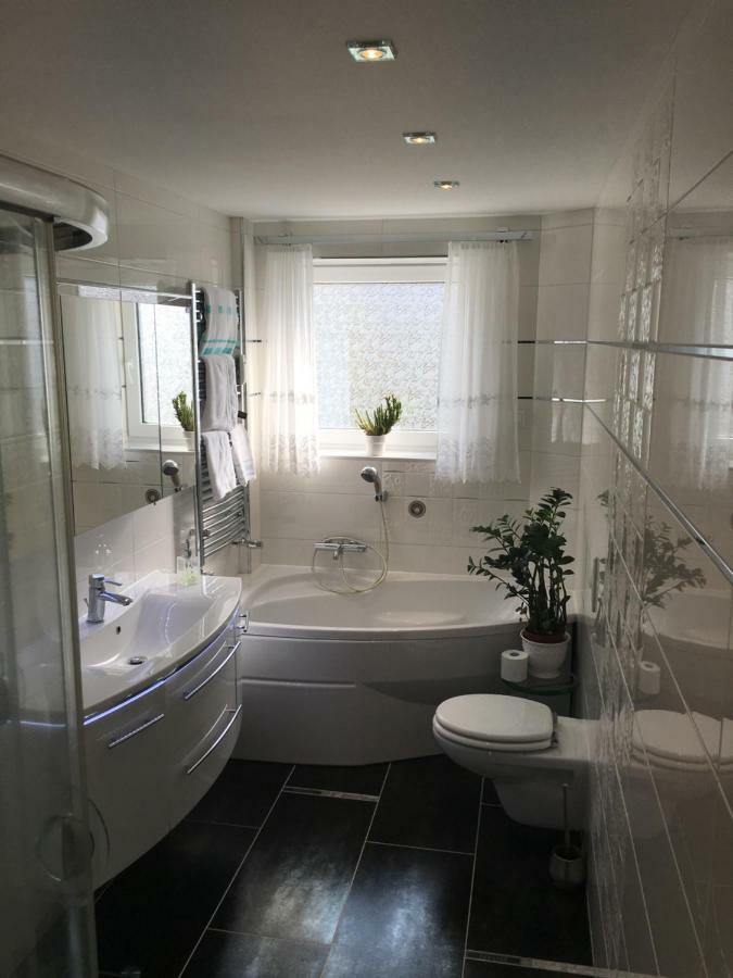 5 Sterne Ferienwohnung Cattaleya Emden Exterior foto