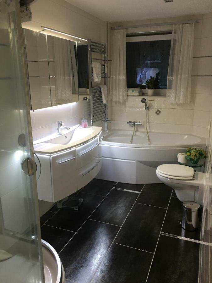 5 Sterne Ferienwohnung Cattaleya Emden Exterior foto